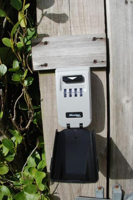 Wow I'M Living On The Beach. Luxury 4 Bed Sleeps 8 Pagham Exterior photo